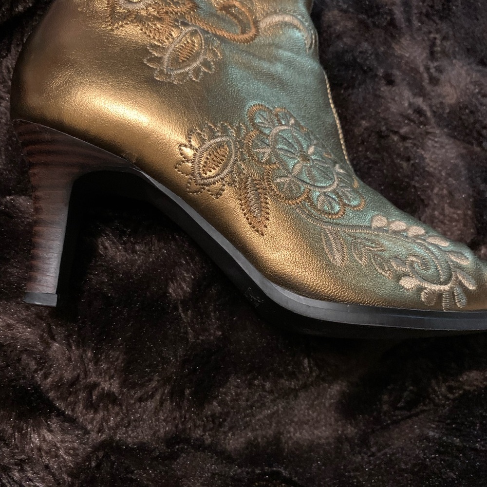 Size 7 Ferra Giacoma Gold Embroidered Boots - Picture 4 of 14